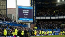 УЕФА премахва ВАР заради коронавируса 