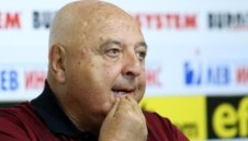 Венци Стефанов го направи: Легендарен треньор пое Славия