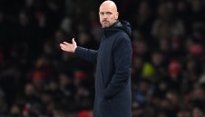 Юнайтед цака Челси за защитник