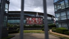 ФИФА дърпа ушите на Арсенал