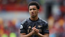 В Арсенал се превъзнасят по 15-годишния Нуанери