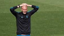 Зидан чете здраво конско в Реал + СНИМКА