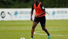 Изненада! Яя Туре се завръща в Олимпиакос, вече мина прегледи