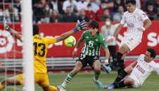 Севиля тресна Бетис и подгони Реал Мадрид