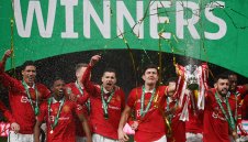 Продават Ман Юнайтед на промоция през лятото?