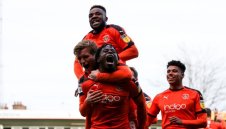 Лутън с втора поредна промоция, върна се в Чемпиъншип