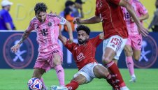 Пилот от Формула 1 със специален подарък за Меси