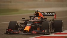 Силен старт за Ред Бул и Макларън на тестовете, Мерцедес с проблеми