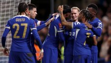 Челси излъга Лийдс е края, Груев получи почивка