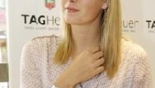 Шарапова се завръща на корта