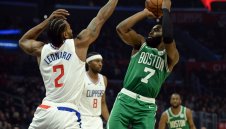 Клипърс надви Бостън в първия мач на Кауай и Джордж