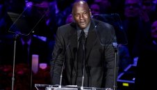 Въздушния ще представи Коби за Залата на Славата