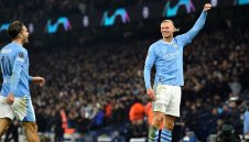 Сити изнесе лекция на Йънг Бойс, Холанд класира шампиона за елиминациите в ШЛ