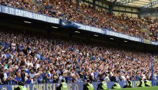 Фен получи сърдечен арест по време на Уотфорд - Челси