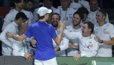 Неудобен? Синер удари Джокович за втори път този месец