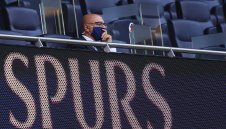 Шпорите гледат отново към португалци, ако уволнят Нуно