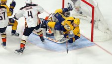 Хищниците продължават с победите в НХЛ