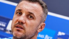 За "среден" 3? Генчев е с "шестица" и три "двойки" на "Колежа"