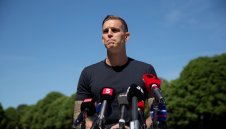 Дания в шок, Агер сложи край на кариерата си