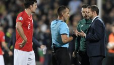 Англия нападна брутално България за "гнусни расистки обиди"