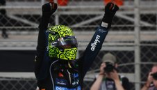 Макс направи каквото трябваше, но все пак  титлата във Формула 1 е за Ландо!