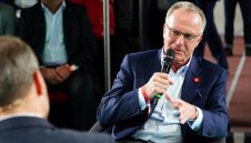 Кале обясни защо в Байерн резнаха заплатите с 20%