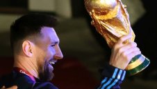 ПСЖ посрещна Меси с шпалир + ВИДЕО