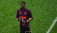 Наполи уреди бранител на Манчестър Юнайтед