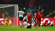 Улрайх за съдията: Смешник! Буташе Айнтрахт към купата