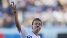 Каръкът Гьотце заигра бейзбол