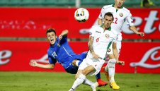 Бият шута на каре национали