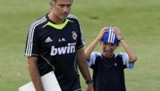 ОФИЦИАЛНО: Моуриньо подписа с Фулъм