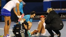 Контузия на Медина Гаригес изпрати На Ли срещу Ким Клайстерс