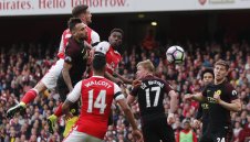 Арсенал и Сити врътнаха зрелищно реми на "Емиратс"