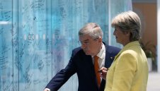 Почетният президент на МОК Томас Бах поздрави Весела Лечева