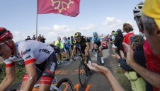 "Тур дьо Франс" финтира блокадата?
