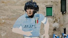 В Помпей преименуваха улица на Диего Марадона