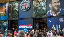 Компания на Пике печели пари от трансфера на Меси в ПСЖ