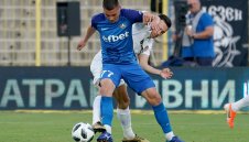 Смяна на курса: Левски ще налага юноша вместо Тиам