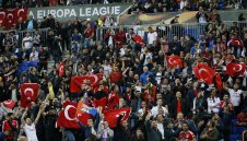 Турските фенове са ранили 7 души в Лион