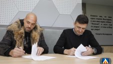 Само Ники Михайлов ще пази за Левски 