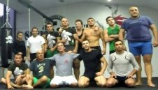 Треньор на Шарапова и Меси обучава български бойци