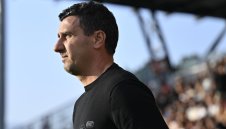 Треньорът на АЗ се хвана за главата: Не знам как ще пробием Левски