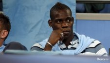 Балотели вбесил Манчини, той го блъснал