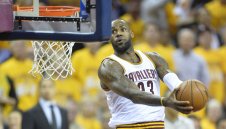 ЛеБрон с трипъл-дабъл, Кливланд остана перфектен