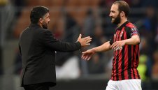 Милан и Игуаин се забавляват за нов успех + ВИДЕО