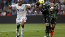 Суонзи спечели битката за Андре Аю