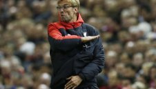 Клоп хвърля трима младоци тази вечер