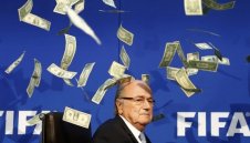 Разследват Блатер за врътки с телевизионни права