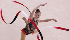 Боряна Калейн се размина с медала във финала на обръч